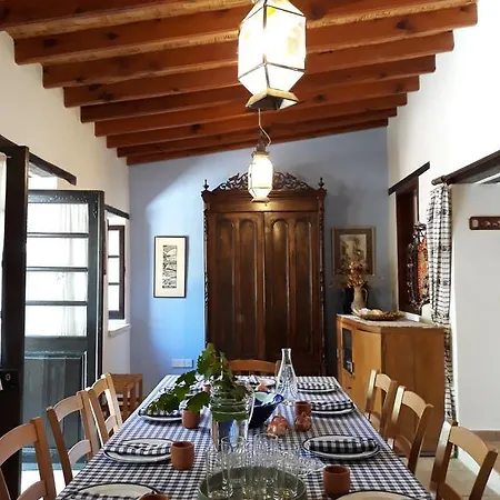 Inn Avli Traditional Houses Lythrodontas