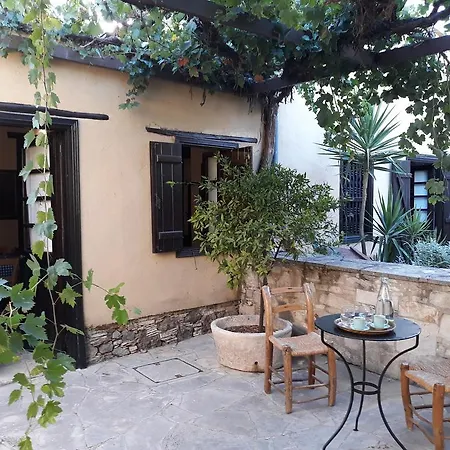 Avli Traditional Houses 3* Lythrodontas