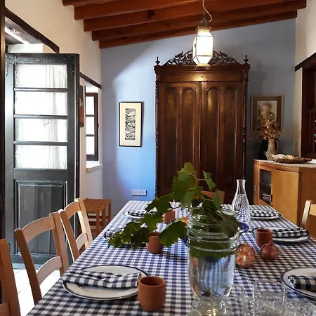 Inn Avli Traditional Houses Lythrodontas