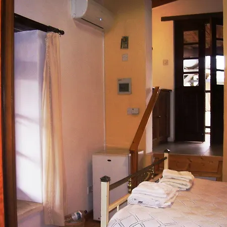 Inn Avli Traditional Houses Lythrodontas